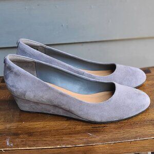 Clarks Gray Suede Vendra Bloom Wedge Pump size 8 NWOT!